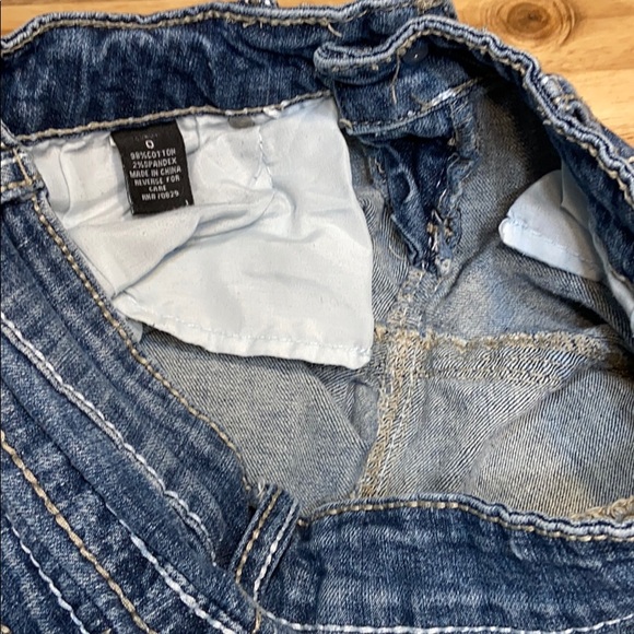 Distressed capris jeans - Picture 8 of 8